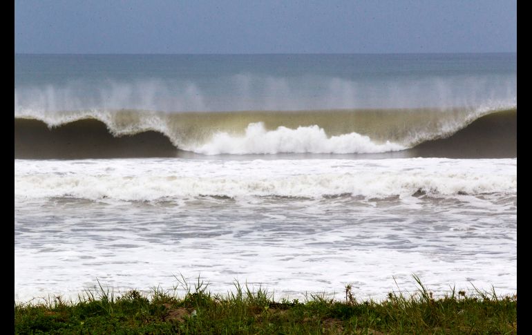 El oleaje en Rosario, Sinaloa.