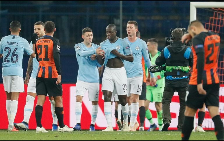 Los jugadores del Manchester City reaccionan tras vencer al Shakhtar. EFE/S. Dolshenko