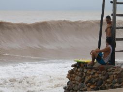 La dependencia suspendió desde el lunes de manera preventiva las labores escolares en los municipios mencionados por el paso de “Willa”. EFE / F. Pérez