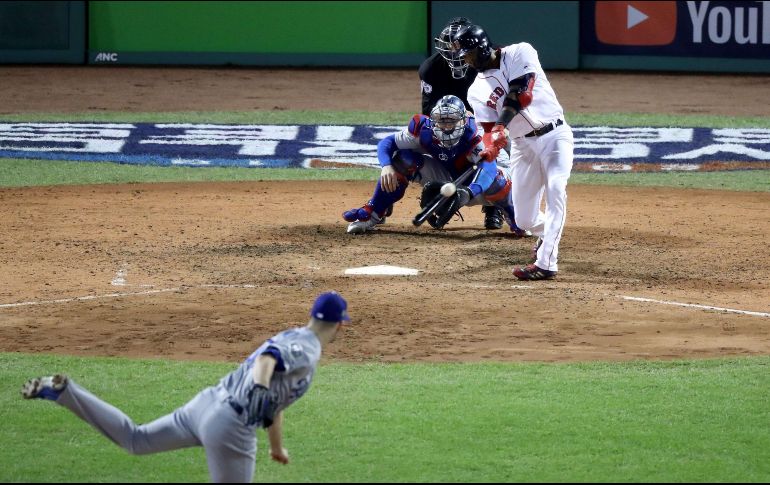 El cuadrangular de Eduardo Núñez productor de tres carreras terminó por definir el triunfo de los Medias Rojas. AFP/R. Carr