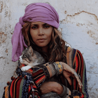 Halle Berry se siente libre a lomos de un camello en Marruecos