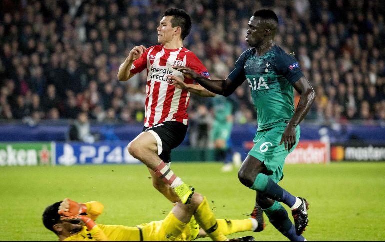 Lozano abrió el marcador a favor del PSV al minuto 29. AFP/K. V. Weel