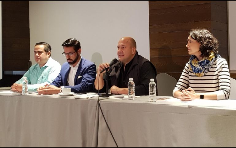 Alfaro Ramírez informó que la entrega de mochilas, útiles, uniformes y zapatos; será reforzada para extenderlo a todo el estado. EL INFORMADOR / R. Rivas