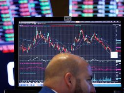 La plaza accionaria local tuvo un descenso menor al de los índices accionarios de Estados Unidos. AP/R. Drew