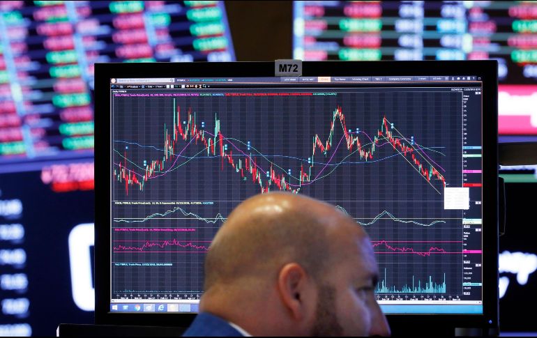 La plaza accionaria local tuvo un descenso menor al de los índices accionarios de Estados Unidos. AP/R. Drew