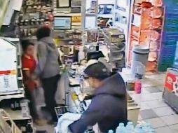 A nivel nacional, de casi 1.5 millones de delitos de este tipo, en 27.7% los delincuentes llevaban armas. ESPECIAL