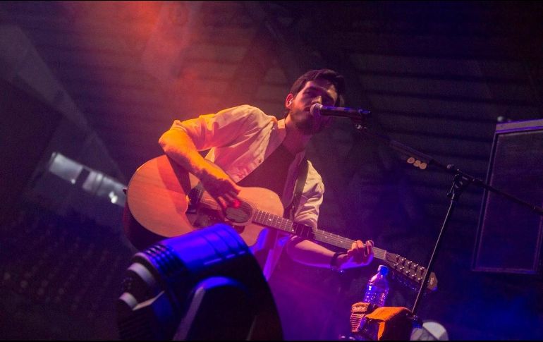 Esta fiesta musical culminó con el canto de las mañanitas para festejar el cumpleaños de Simón, quien cumplió 25 años ayer miércoles. FACEBOOK / FiestasDeOctubreJal