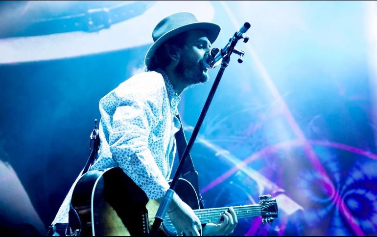 En esta velada se percibió un público jubiloso, con las manos levantadas y las gargantas afinadas. FACEBOOK / FiestasDeOctubreJal