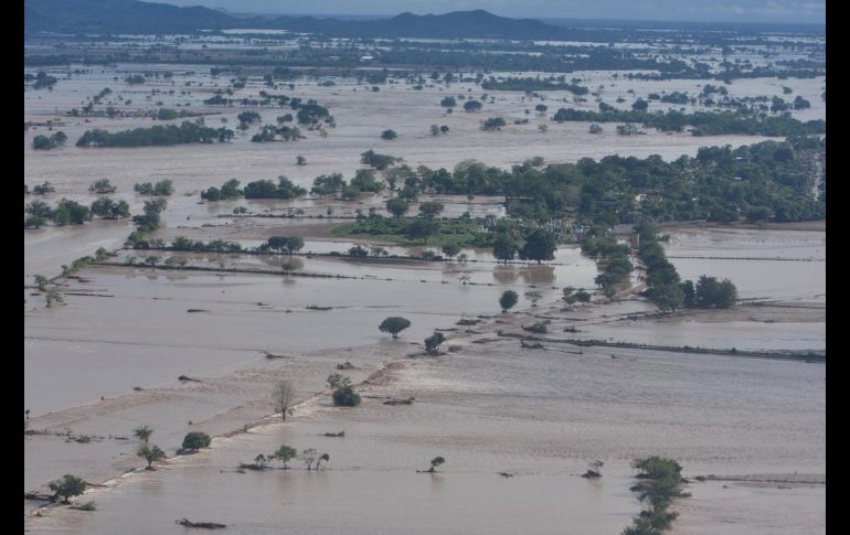 Jaime Hernández, director general de la CFE, compartió ayer imágenes de sobrevuelos sobre Nayarit y Sinaloa. TWITTER@JaimeFHM