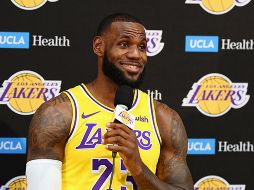 LeBron fue condecorado por la creación de su escuela ''I Promise'' en Akron, su ciudad natal, y que acoge desde el 1 de septiembre a 240 niñas y niños de ocho a diez años. ESPECIAL / nba.com