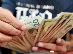 El billete verde se compra en un mínimo de 18.25 pesos. EL INFORMADOR / ARCHIVO