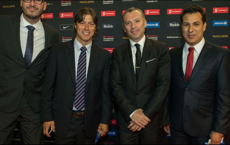 A pesar de ser el segundo técnico más ganador en la historia de Chivas, Almeyda (I) dejó la institución por roces con la directiva. MEXSPORT/ARCHIVO