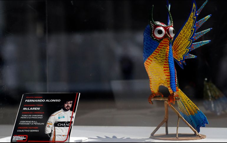Alebrijes en miniatura hechos por artesanos mexicanos diseñados especialmente para cada piloto se exhiben en los preparativos del Gran Premio de México de Fórmula Uno. EFE/J. Núñez