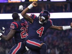 Deshaun Watson (4) lanzó pases de touchdown de 13, 2, 73, 49 y 2 yardas, para sumar 34 envíos de anotación en su carrera. AP/E. Smith