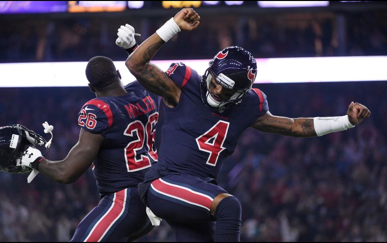 Deshaun Watson (4) lanzó pases de touchdown de 13, 2, 73, 49 y 2 yardas, para sumar 34 envíos de anotación en su carrera. AP/E. Smith