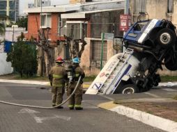 El hundimiento ocurrió en el cruce de las calles Bandera Nacional y Territorio Nacional, en la colonia Conjunto Patria. ESPECIAL / Protección Civil Zapopan
