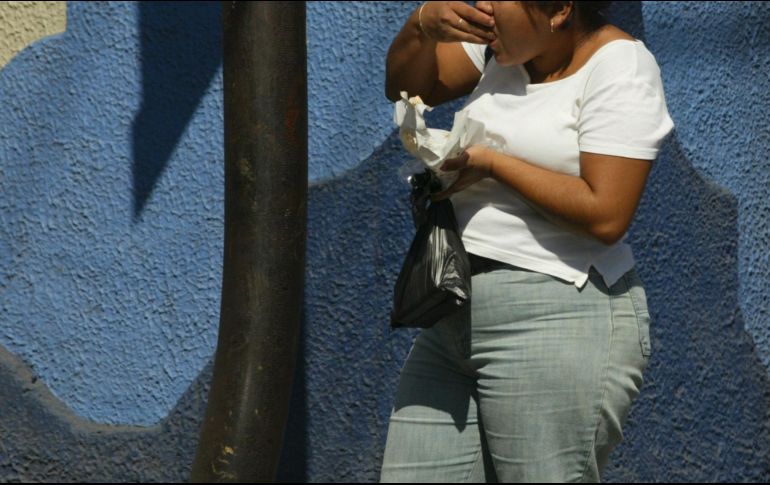 Las mujeres obesas postmenopáusicas producen estrógeno a partir de sus reservas de grasa, pero como no hay ovulación, la falta de progesterona permite que crezcan las células en el útero. EL INFOMADOR / ARCHIVO