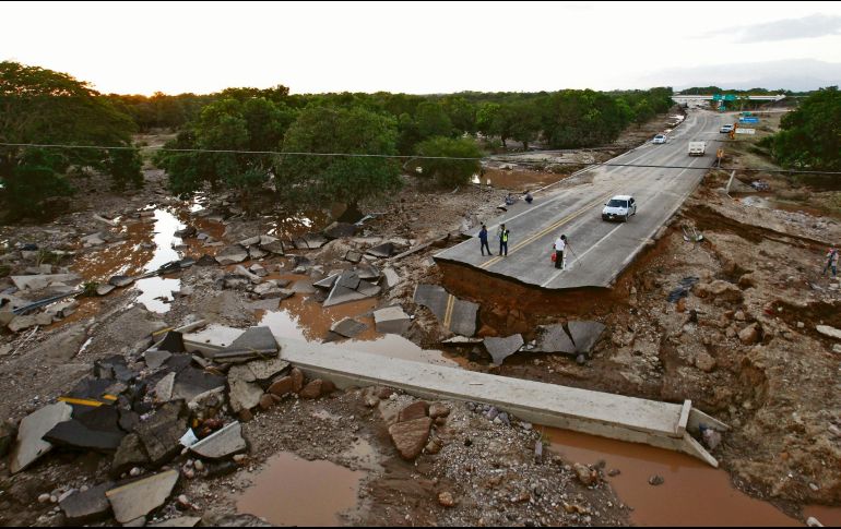 Los Sandovales es una comunidad que quedó cubierta de lodo por completo y dejó a muchas familias sin nada.