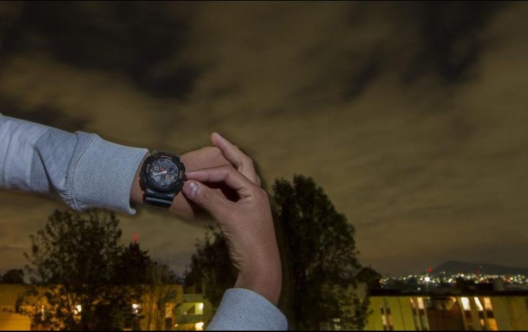 De acuerdo al FIDE, con el horario de verano se ahorró el equivale al abastecimiento del consumo eléctrico de 589 mil casas habitación durante todo un año. NTX / ARCHIVO