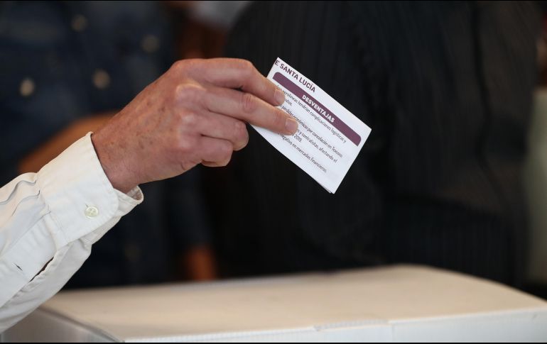 López Obrador ha sido muy crítico con el NAIM y llegó a pedir su cancelación, aunque durante la campaña moderó su postura y finalmente anunció, ya como presidente electo, que sería el pueblo quien decidiría. SUN / A. Leyva