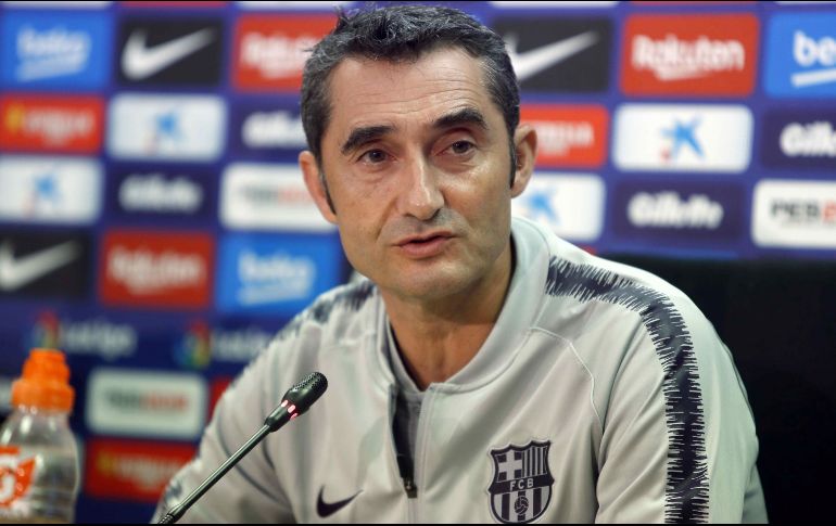 ''Antes de Cristiano y de Messi ya existía el clásico. Ya había grandes jugadores, había cochinillos volando, había tensión... El clásico es siempre el clásico'', indicó el estratega. EFE / T. Albir