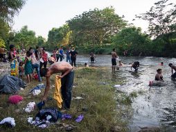 La caravana de los inmigrantes se tomó este domingo para descansar. EFE / L. Villalobos