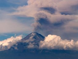 El Cenapred expuso que el monitoreo del volcán Popocatépetl se realiza de forma continua las 24 horas y que cualquier cambio en la actividad será reportado oportunamente. NTX / ARCHIVO