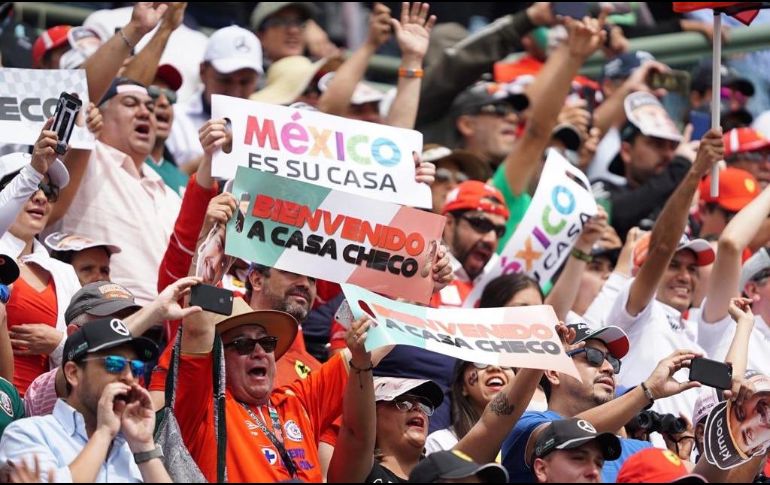 Con ojos de águila, los presentes seguían todos los despistes, abandonos y rebases de la carrera. TWITTER/@mexicogp