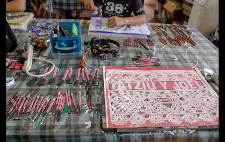 El papel picado es muy solicitado para adornar en festividades como el Mes Patrio o el Día de Muertos, entre otros. NTX / A. Rodríguez