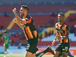 Néstor Vidrio festeja su primer gol del torneo y el primero de los Leones Negros ayer ante Mérida. EL INFORMADOR / F. Atilano