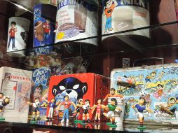 Las colecciones que aquí se presentan pertenecen a Miguel Ángel Pérez y Mauricio Pino, quienes reúnen cerca de nueve mil objetos actualmente, toda vez que ya tienen más en bodega que aún no exhiben. NTX / R. Guzmán