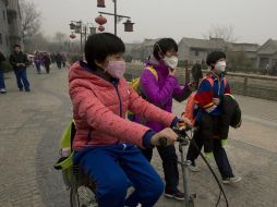 Un 93 por ciento de los menores de 15 años, es decir mil 800 millones, respiran aire contaminado que pone en grave riesgo su salud y desarrollo. AP / ARCHIVO