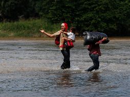El dirigente asevera que se tienen que buscar una solución porque vienen más migrantes en camino. EFE / E. Biba
