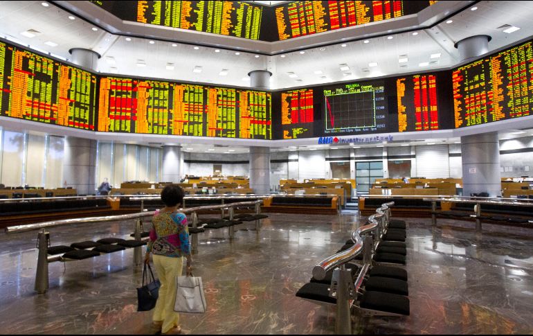 La Bolsa Mexicana reflejó este lunes la incertidumbre que desató el resultado de la consulta sobre el NAICM. AP/Y. Jun