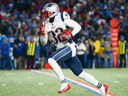 Devin McCourty puso el clavo final sobre el ataúd de los Bills luego de interceptar a Derek Anderson en la zona roja y devolver el ovoide hasta la zona de anotación. AFP / T. Szczerbowski