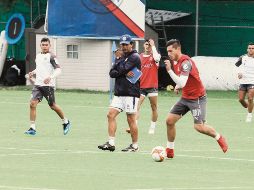 José Saturnino Cardozo charló con sus pupilos y les pidió tranquilidad a la hora de definir. EL INFORMADOR / G. Gallo