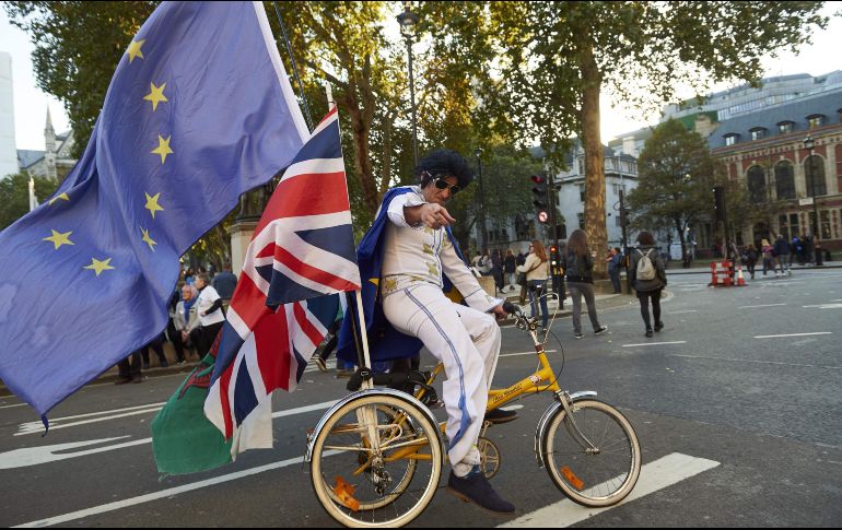El Gobierno británico, que espera llegar a un acuerdo con Bruselas en las próximas semanas, prevé que el PIB del Reino Unido crezca un 1.6 % el próximo año. AFP/ ARCHIVO