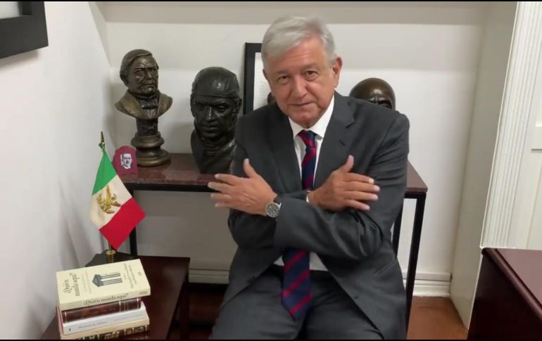 El presidente electo de México pide a las voces en contra de la cancelación del aeropuerto en Texcoco que se serenen y les anuncia que él no va a ser florero, ni está de adorno. FACEBOOK / Andres Manuel Lopez Obrador