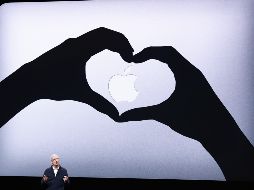 El consejero delegado de Apple, Tim Cook, ofreció un discurso durante un evento en la Brooklyn Academy of Music en Nueva York. EFE / J. Lane