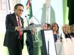 Si bien admitió que la decisión de cancelar Texcoco y apostar a la modernización del aeropuerto actual, de Toluca y la construcción de dos pistas en Santa Lucía genera incertidumbre y volatilidad en el tipo de cambio. NTX/ ARCHIVO