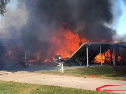 Tres casas se incendiaron, pero ninguna estaba habitada en el momento del siniestro. TWITTER/@MatthewKeysLive