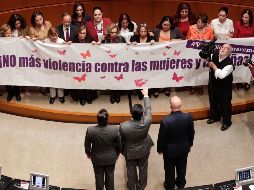 El mensaje, desplegado frente al legislador Gustavo Madero, tenía el mensaje: 