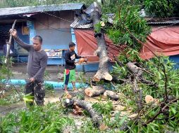 Más de 10 mil personas fueron evacuadas de sus hogares en diferentes provincias de la isla de Luzón debido al paso del meteoro. AP