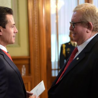 Peña Nieto recibe cartas credenciales de 17 embajadores