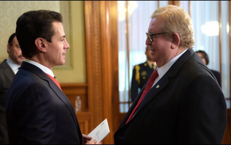 Enrique peña Nieto recibe  las Cartas Credenciales del Embajador de la República de El Salvador, Carlos Enrique Cáceres Chávez, quien agradeció las atenciones que el gobierno ha dado a la caravana migrante. NOTIMEX/Presidencia