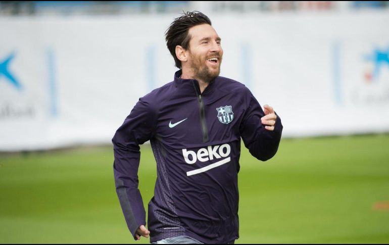 El diagnóstico original decía que Leo estaría fuera de acción tres semanas, por lo que ha sido destacado el hecho de que tan solo 11 días después ya entrena con los blaugranas sin cabestrillo. TWITTER / @FCBarcelona_es