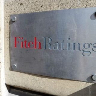 Fitch Ratings pone en negativa la nota crediticia de México