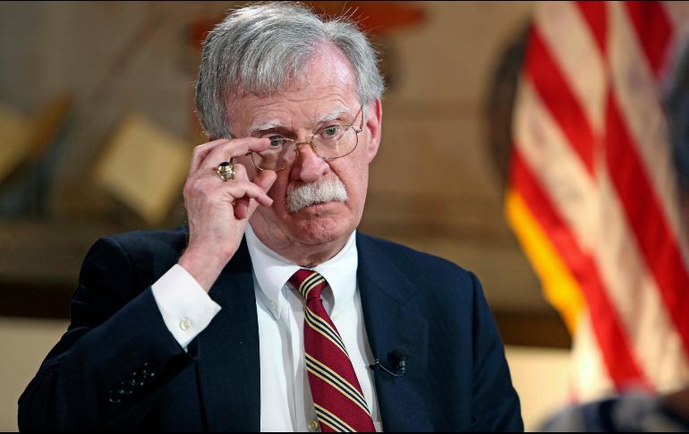 John Bolton dio la noticia en Miami, hogar de miles de personas que han huido de los tres países. EFE / M. Elias