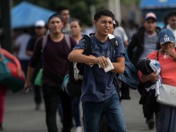 Pr la frontera de La Hachadura cruzaron a Guatemala mil 049 integrantes de la caravana, de los cuales 30 eran niños y adolescentes. AFP / M. Recinos