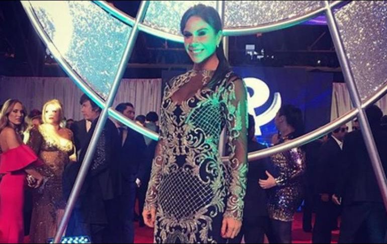 Paola Rojas asistió a la ceremonia de los premios Lunas en el Auditorio Nacional. INSTAGRAM / paolarojas